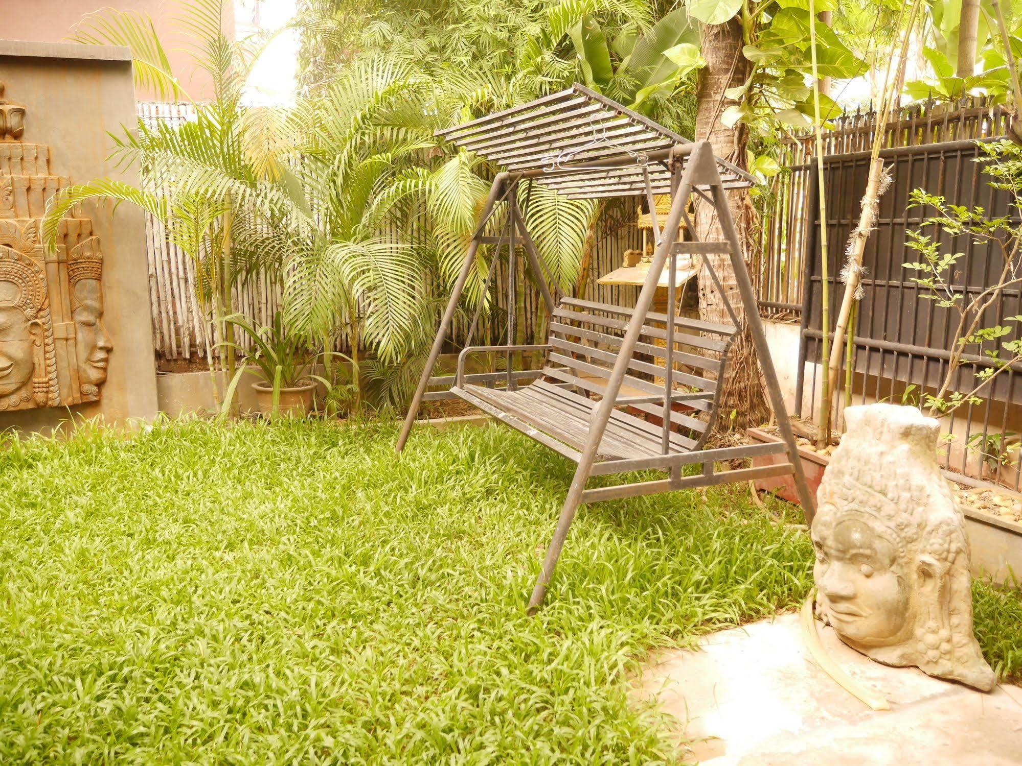 The City Premium Guesthouse Siem Reap Buitenkant foto