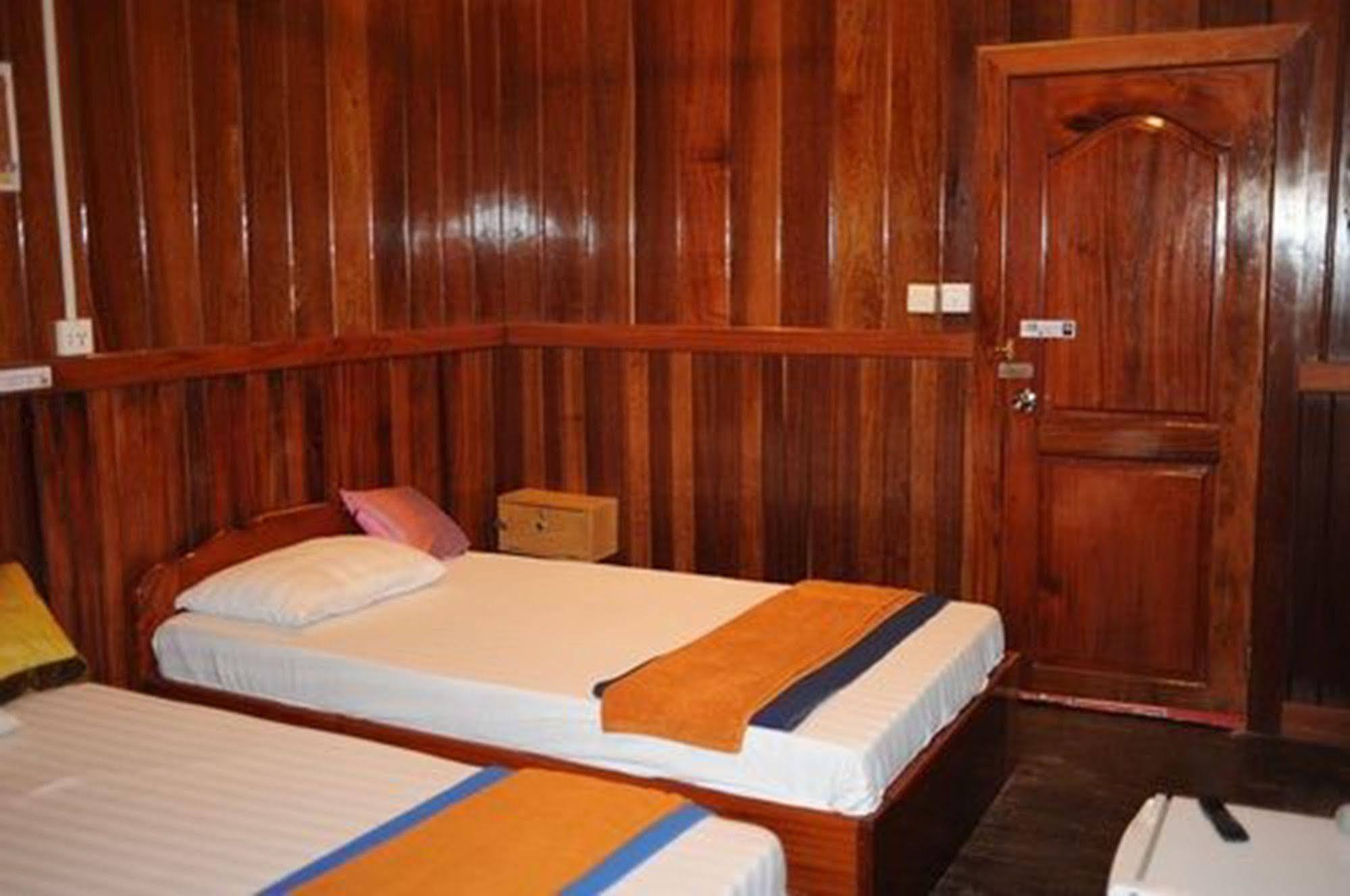 The City Premium Guesthouse Siem Reap Buitenkant foto